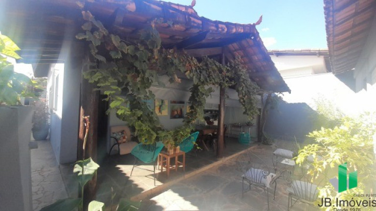 Imagem Casa com 3 Quartos à Venda, 180 m² em Cândida Câmara - Montes Claros Imagem Casa com 3 Quartos à Venda, 180 m² em Cândida Câmara - Montes Claros