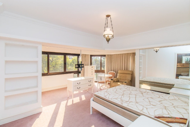 Imagem Imóvel com 1 Quarto à Venda, 309 m² em Auxiliadora - Porto Alegre Imagem Imóvel com 1 Quarto à Venda, 309 m² em Auxiliadora - Porto Alegre