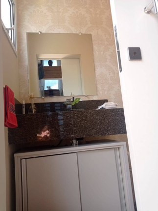 Imagem Casa de Condomínio com 3 Quartos à Venda, 200 m²