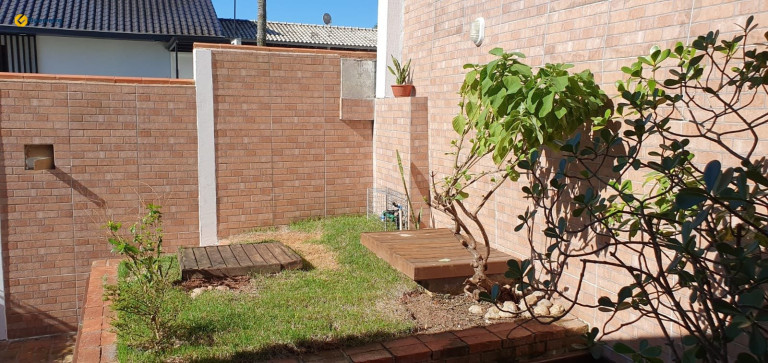Imagem Casa com 3 Quartos à Venda, 304 m² em Trindade - Florianópolis Imagem Casa com 3 Quartos à Venda, 304 m² em Trindade - Florianópolis