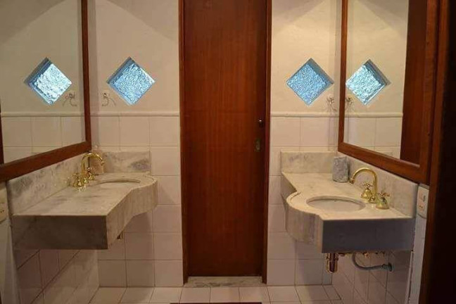 Imagem Casa com 4 Quartos à Venda, em Lagoa Da Conceição - Florianópolis Imagem Casa com 4 Quartos à Venda, em Lagoa Da Conceição - Florianópolis