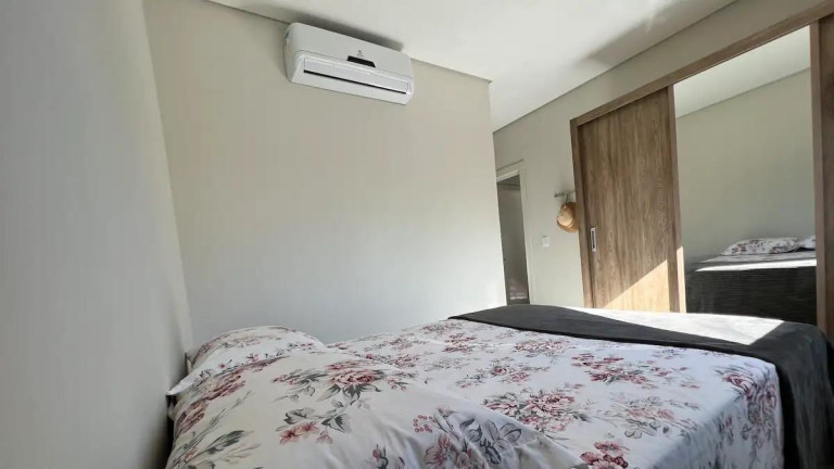 Imagem Apartamento com 2 Quartos para Alugar,  em Canasvieiras - Florianópolis