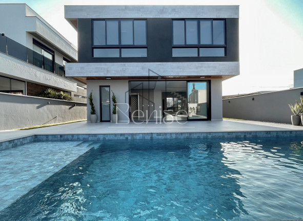 Imagem Casa com 4 Quartos à Venda, 285 m² em Santa Regina - Camboriú