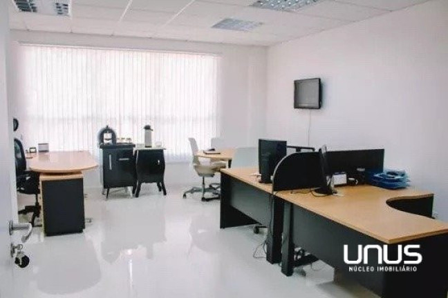 Imagem Sala Comercial à Venda, 585 m² em Barreiros - São José