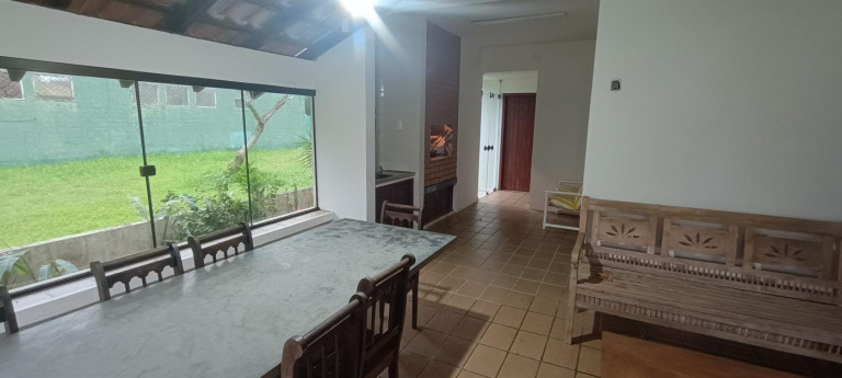 Imagem Casa com 6 Quartos para Alugar,  em Praia Brava - Florianópolis
