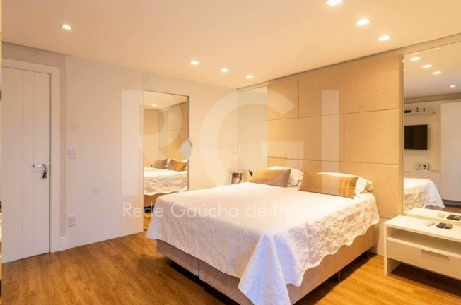 Imagem Casa com 3 Quartos à Venda, 240 m² em Jardim Itu - Porto Alegre Imagem Casa com 3 Quartos à Venda, 240 m² em Jardim Itu - Porto Alegre