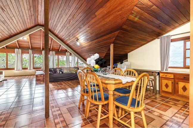 Imagem Casa com 5 Quartos à Venda, 330 m² em Vila Ipiranga - Porto Alegre Imagem Casa com 5 Quartos à Venda, 330 m² em Vila Ipiranga - Porto Alegre