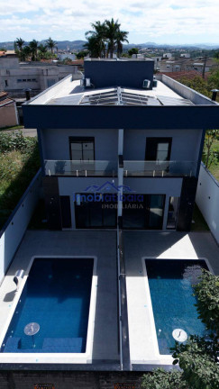Casa com 3 Quartos à Venda, 225 m² em Vila Petrópolis - Atibaia