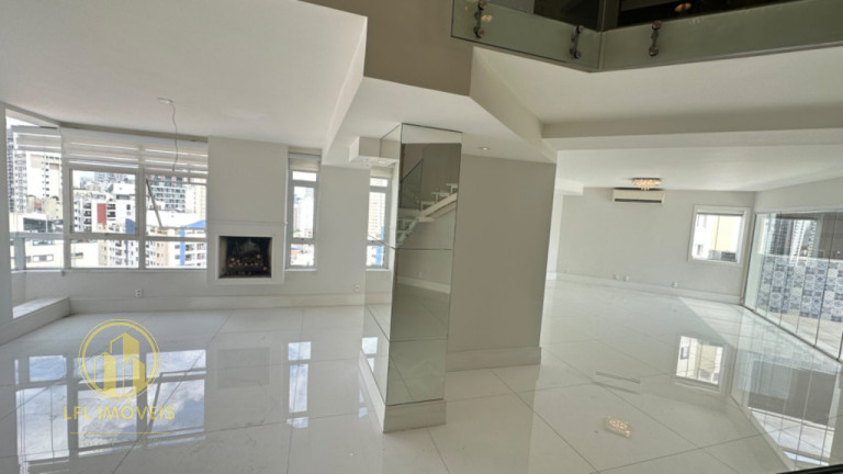 Imagem Cobertura com 3 Quartos à Venda, 250 m² em Vila Nova Conceição - São Paulo
