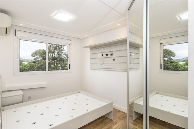 Imagem Imóvel com 3 Quartos à Venda, em Vila Ipiranga - Porto Alegre Imagem Imóvel com 3 Quartos à Venda, em Vila Ipiranga - Porto Alegre