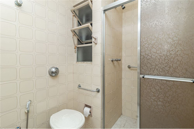 Imagem Imóvel com 3 Quartos à Venda, em Auxiliadora - Porto Alegre Imagem Imóvel com 3 Quartos à Venda, em Auxiliadora - Porto Alegre