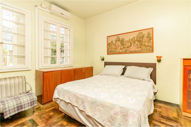 Imagem Casa com 3 Quartos à Venda, em Azenha - Porto Alegre Imagem Casa com 3 Quartos à Venda, em Azenha - Porto Alegre