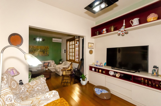 Imagem Casa com 4 Quartos à Venda, 332 m² em Petrópolis - Porto Alegre Imagem Casa com 4 Quartos à Venda, 332 m² em Petrópolis - Porto Alegre