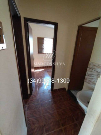 Imagem Casa com 3 Quartos à Venda, 250 m² em Santa Mônica - Uberlândia Imagem Casa com 3 Quartos à Venda, 250 m² em Santa Mônica - Uberlândia