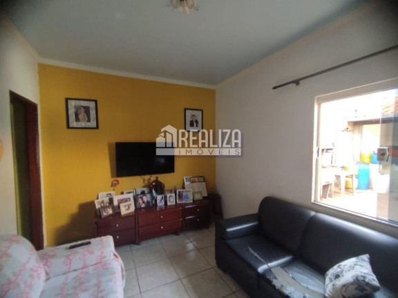 Imagem Casa com 2 Quartos à Venda, 200 m² em Conjunto Maringá Ii - Uberaba Imagem Casa com 2 Quartos à Venda, 200 m² em Conjunto Maringá Ii - Uberaba