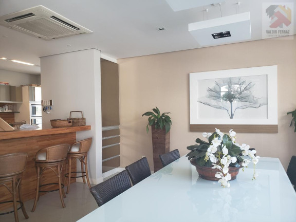 Imagem Casa com 5 Quartos à Venda, 450 m² em Jurerê Internacional - Florianópolis Imagem Casa com 5 Quartos à Venda, 450 m² em Jurerê Internacional - Florianópolis