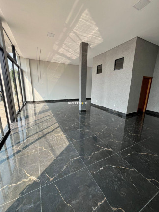 Imagem Casa com 3 Quartos à Venda, 210 m² Imagem Casa com 3 Quartos à Venda, 210 m²