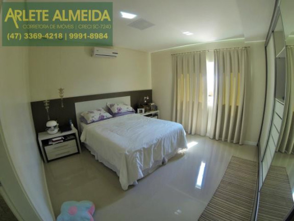 Imagem Casa com 3 Quartos à Venda, 400 m² em Centro - Porto Belo Imagem Casa com 3 Quartos à Venda, 400 m² em Centro - Porto Belo