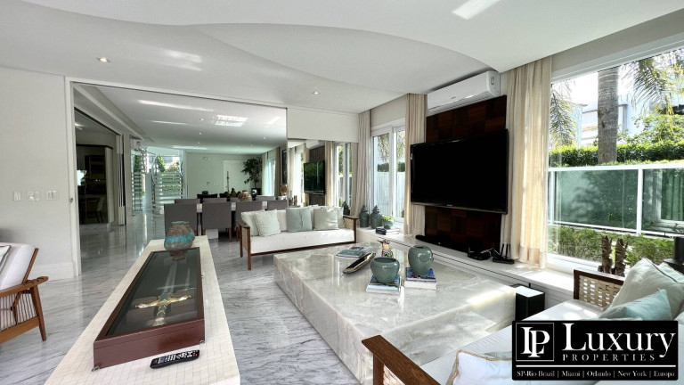 Imagem Casa com 7 Quartos à Venda, em Jurerê Internacional - Florianópolis Imagem Casa com 7 Quartos à Venda, em Jurerê Internacional - Florianópolis
