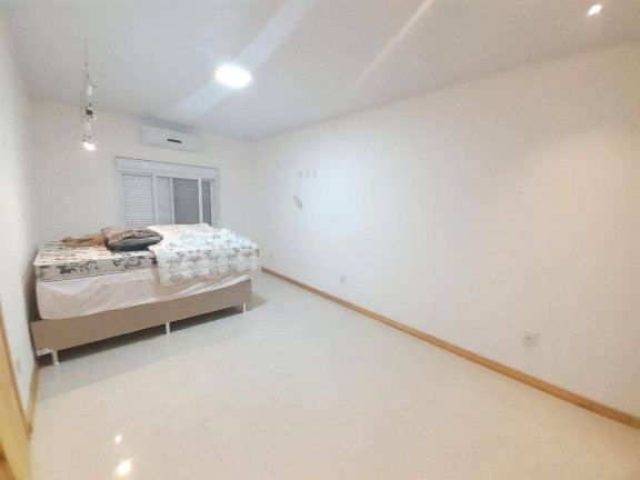 Imagem Casa com 4 Quartos à Venda, 120 m² em Xangri-lá Imagem Casa com 4 Quartos à Venda, 120 m² em Xangri-lá