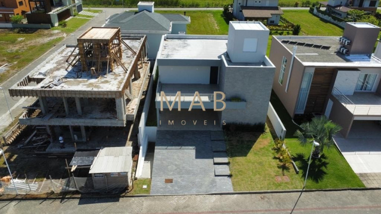 Imagem Casa com 4 Quartos à Venda, 606 m² em Ingleses - Florianópolis