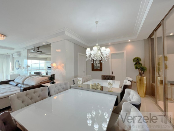 Imagem Apartamento com 3 Quartos à Venda, 144 m² em Centro