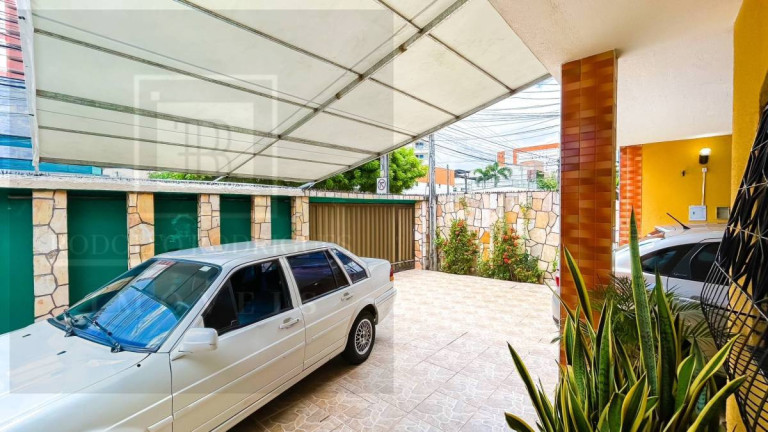 Imagem Casa com 7 Quartos à Venda, 300 m² em Aldeota - Fortaleza Imagem Casa com 7 Quartos à Venda, 300 m² em Aldeota - Fortaleza