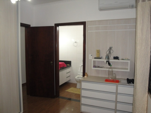Imagem Casa com 3 Quartos à Venda, 490 m² em Vila Santa Luzia - Bauru Imagem Casa com 3 Quartos à Venda, 490 m² em Vila Santa Luzia - Bauru