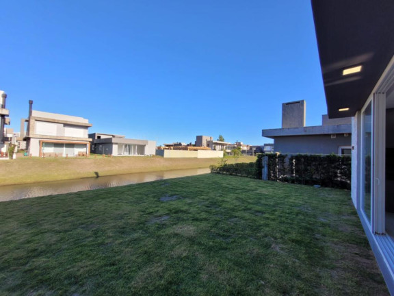 Imagem Casa com 4 Quartos à Venda, 220 m² em -- - Capao Da Canoa Imagem Casa com 4 Quartos à Venda, 220 m² em -- - Capao Da Canoa