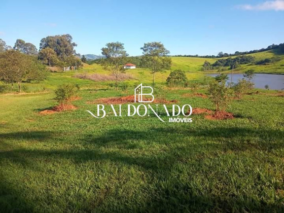 Imagem Imóvel com 4 Quartos à Venda, 726.000 m² em Centro - Monte Sião Imagem Imóvel com 4 Quartos à Venda, 726.000 m² em Centro - Monte Sião