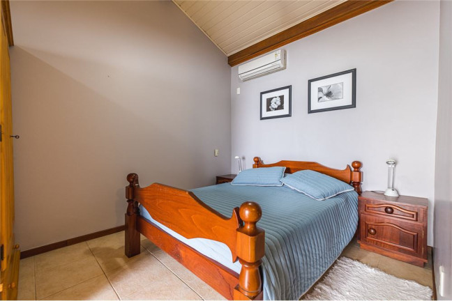 Imagem Casa com 5 Quartos à Venda, em Cacupé - Florianópolis Imagem Casa com 5 Quartos à Venda, em Cacupé - Florianópolis