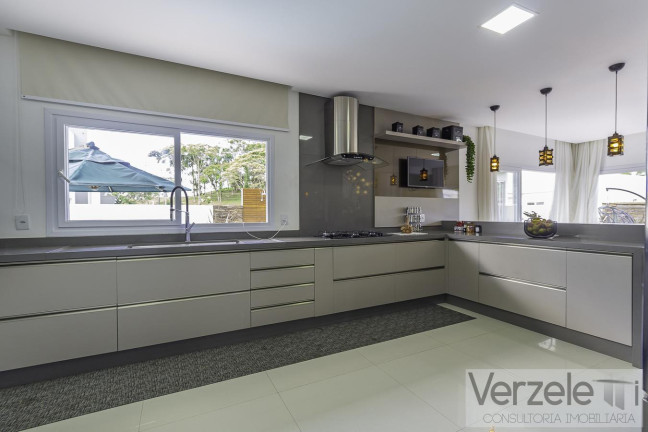 Imagem Casa com 4 Quartos à Venda, 437 m² em Santa Regina - Camboriú