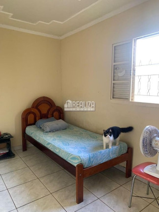 Imagem Casa com 3 Quartos à Venda, 200 m² em Beija-flor - Uberaba Imagem Casa com 3 Quartos à Venda, 200 m² em Beija-flor - Uberaba
