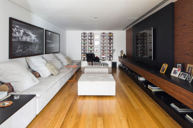 Imagem Casa com 3 Quartos à Venda, 723 m² em Jardim Paulista - São Paulo Imagem Casa com 3 Quartos à Venda, 723 m² em Jardim Paulista - São Paulo