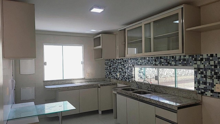 Imagem Casa com 4 Quartos à Venda, 366 m² em Eusébio - Eusébio Imagem Casa com 4 Quartos à Venda, 366 m² em Eusébio - Eusébio