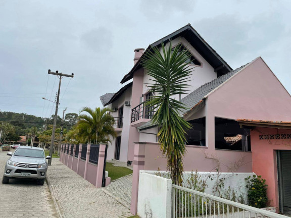 Imagem Casa com 3 Quartos à Venda, 185 m² em Morrinhos - Bombinhas Imagem Casa com 3 Quartos à Venda, 185 m² em Morrinhos - Bombinhas