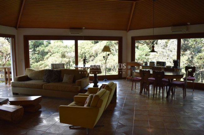 Imagem Casa com 4 Quartos à Venda, 360 m² em Região Do Alto Da Vila Inglesa - Campos Do Jordão Imagem Casa com 4 Quartos à Venda, 360 m² em Região Do Alto Da Vila Inglesa - Campos Do Jordão