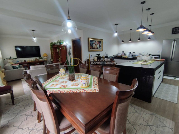 Imagem Casa com 3 Quartos à Venda, 200 m² em Centro - Botucatu Imagem Casa com 3 Quartos à Venda, 200 m² em Centro - Botucatu