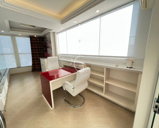 Imagem Imóvel com 3 Quartos à Venda, 302 m² em Centro - Joinville Imagem Imóvel com 3 Quartos à Venda, 302 m² em Centro - Joinville