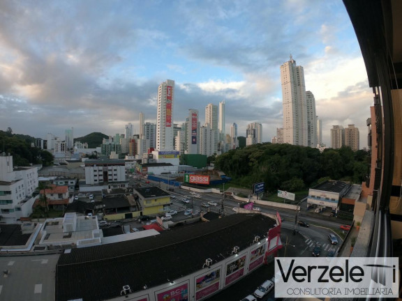Imagem Apartamento com 2 Quartos à Venda, 77 m² em Centro - Balneário Camboriú