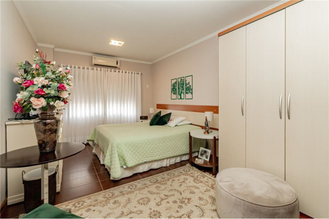Imagem Imóvel com 3 Quartos à Venda, em Vila Ipiranga - Porto Alegre Imagem Imóvel com 3 Quartos à Venda, em Vila Ipiranga - Porto Alegre