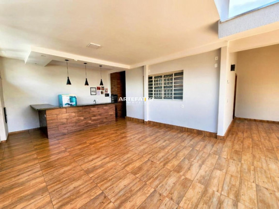 Imagem Casa com 3 Quartos à Venda, 250 m² Imagem Casa com 3 Quartos à Venda, 250 m²
