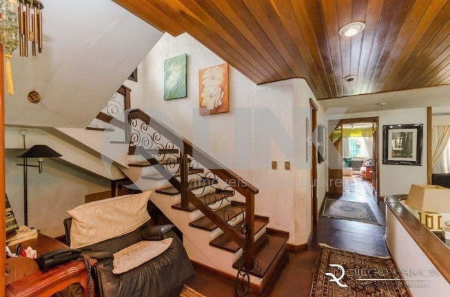 Imagem Casa com 5 Quartos à Venda, 530 m² em Jardim Lindóia - Porto Alegre Imagem Casa com 5 Quartos à Venda, 530 m² em Jardim Lindóia - Porto Alegre