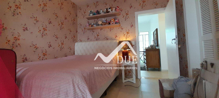 Imagem Casa com 4 Quartos à Venda, 516 m² em Marapé - Santos
