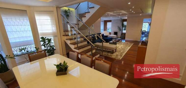 Imagem Casa de Condomínio com 3 Quartos à Venda, em Quitandinha - Petrópolis Imagem Casa de Condomínio com 3 Quartos à Venda, em Quitandinha - Petrópolis