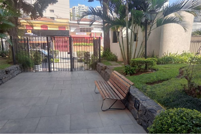Imóvel com 2 Quartos à Venda,  em Moema - São Paulo