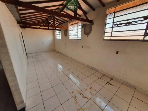 Imagem Casa com 3 Quartos à Venda, 250 m²