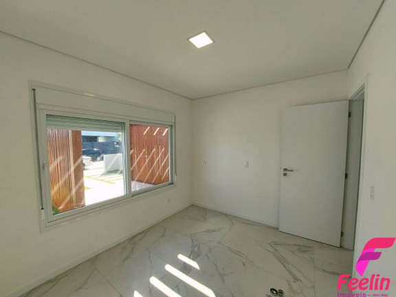 Imagem Casa com 3 Quartos à Venda, 131 m² em Campeche - Florianópolis