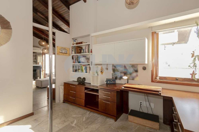 Imagem Imóvel com 2 Quartos à Venda, 149.207 m² em Auxiliadora - Porto Alegre Imagem Imóvel com 2 Quartos à Venda, 149.207 m² em Auxiliadora - Porto Alegre