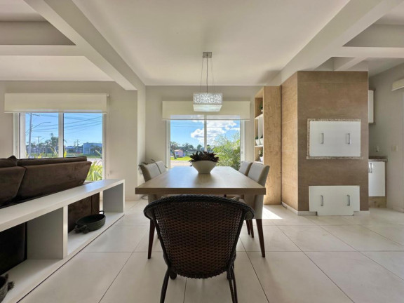 Imagem Casa com 3 Quartos à Venda, 197 m² em Dubai - Capao Da Canoa Imagem Casa com 3 Quartos à Venda, 197 m² em Dubai - Capao Da Canoa